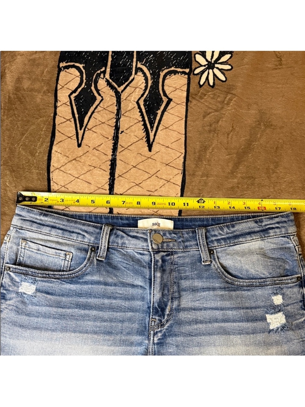 Buckle BKE Payton Light Wash Frayed Hem Denim Shorts - Picture 4 of 7